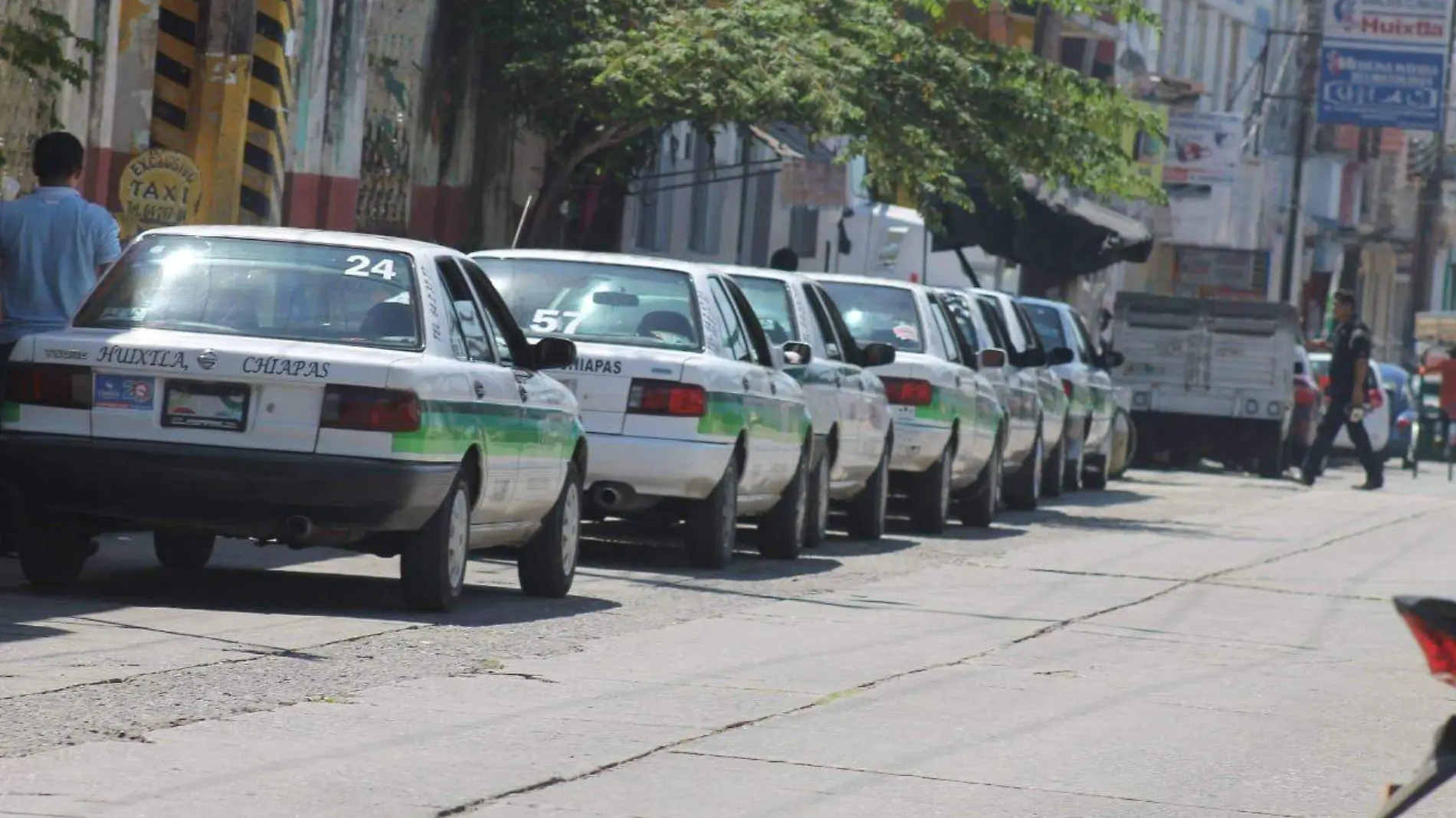 taxis huixtla